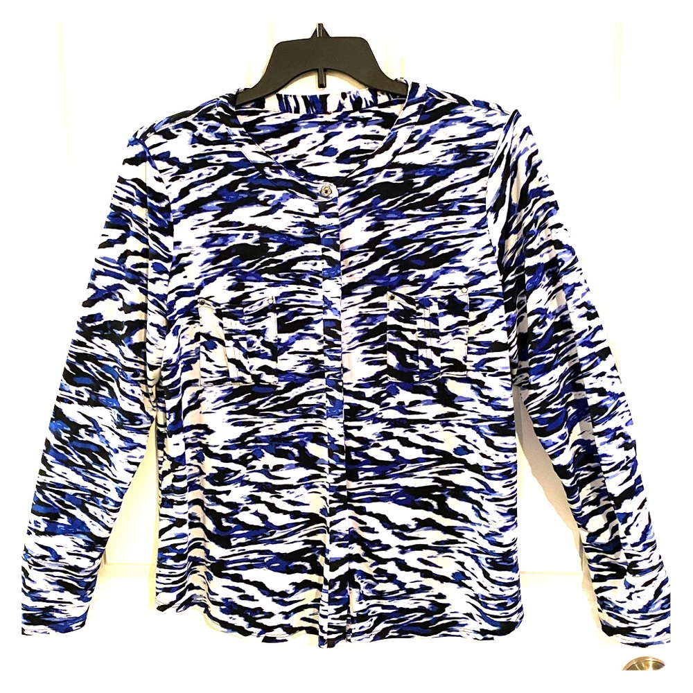 Comfortable blue & white button down top